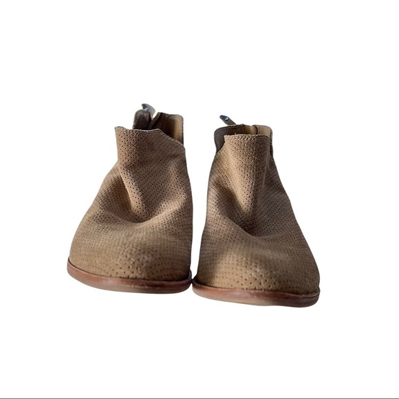 Dolce Vita KARSEN Camel Color Perforated Suede 2” Block Heel 4” Shaft 7.5 Bootie - Picture 2 of 7